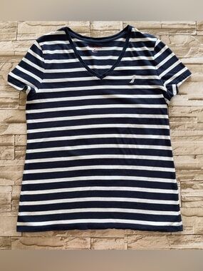 Nautica Women’s Navy and White Striped V-Neck Short Sleeve Tee Sz Medium